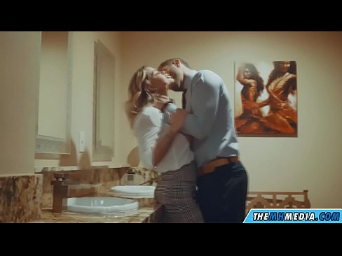 ❤️ Коли грудаста блондинка спокушає вас у громадському туалеті ❌ Порно-відео на порно uk.com-pornzog.ru ❌️❤